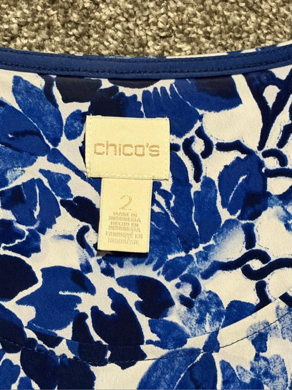 Chico's Blue Floral-Accent Short Sleeve Top   Sz L (2)
